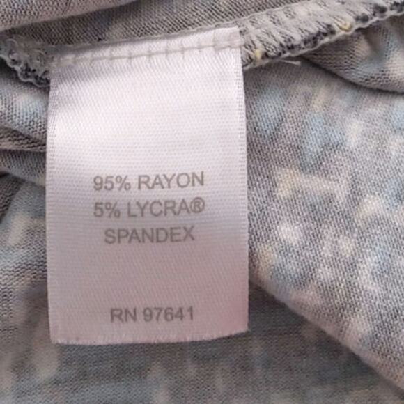 J. Jill Wearever Collection V-neck top in 2X  black blue pattern 3/4 sleeve - Picture 6 of 7